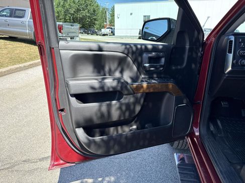 Used 2018 Chevrolet Silverado 1500 LTZ image 11