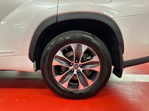 Used 2023 Toyota Highlander XLE image 26