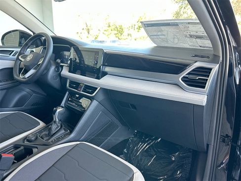 New 2026 Volkswagen Taos SE image 38