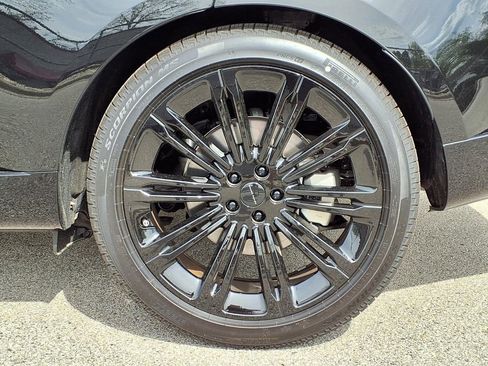 New 2026 Land Rover Range Rover Long Wheelbase SE AWD/4WD image 5
