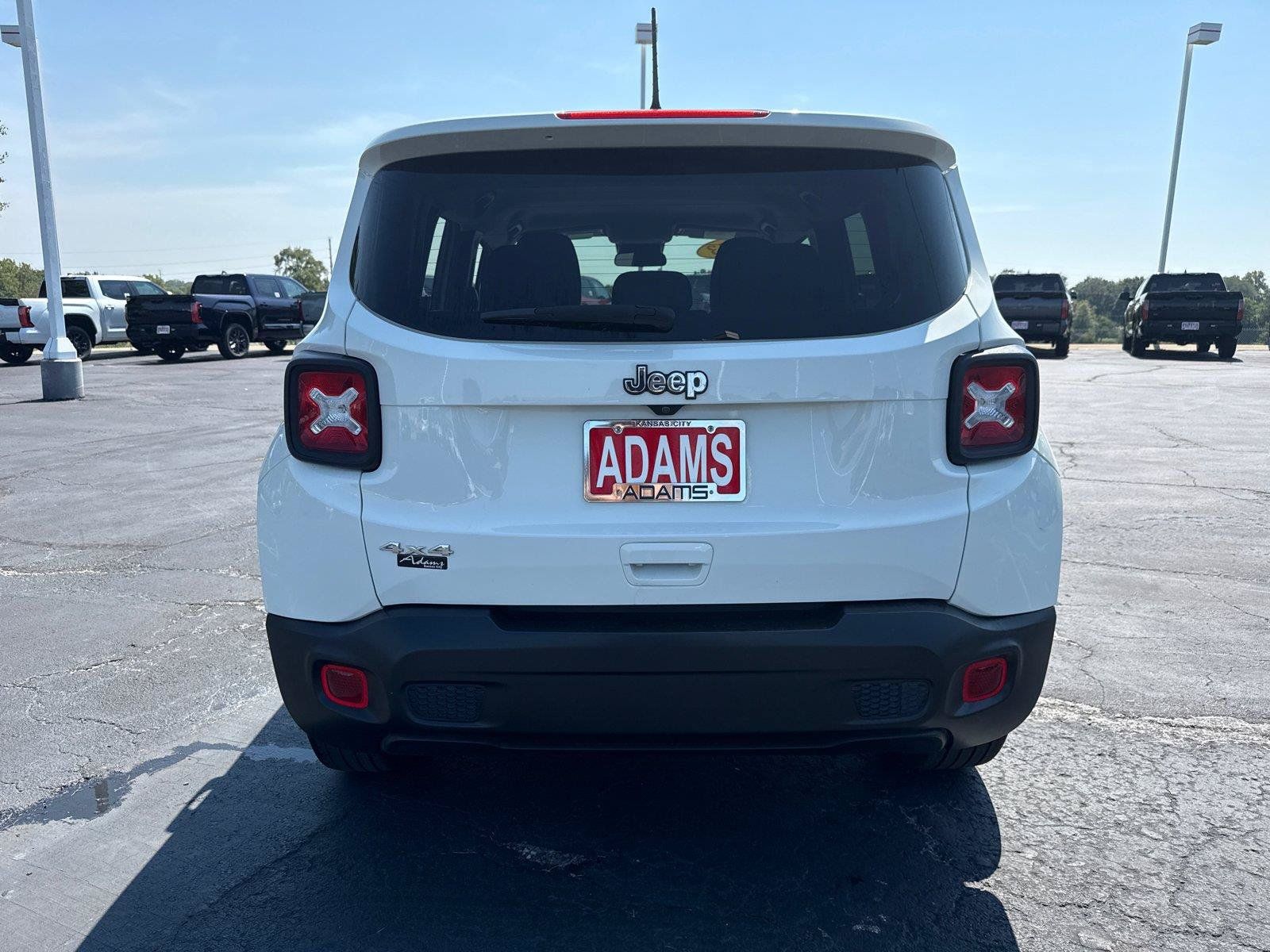 Used 2023 Jeep Renegade Latitude AWD/4WD image 7