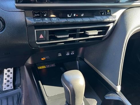 Used 2025 Toyota Camry SE w/ Convenience Package image 22