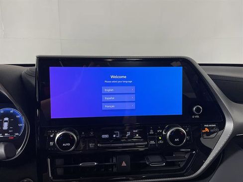 New 2026 Toyota Highlander Platinum AWD/4WD image 18