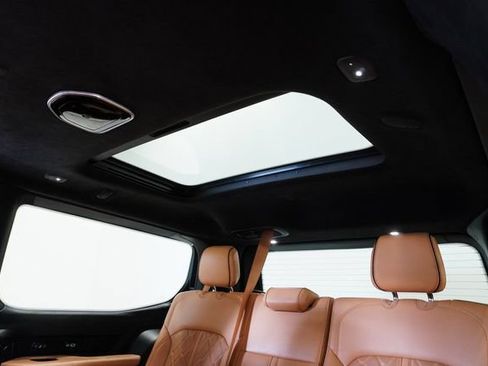 Used 2024 Jeep Grand Wagoneer Series III image 17