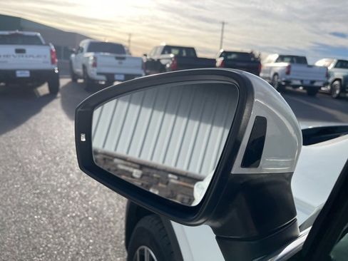 Used 2021 Volkswagen Tiguan SE image 28