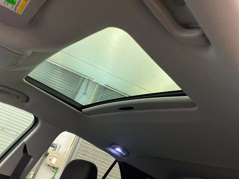 Used 2019 Chevrolet Equinox LT FWD image 17
