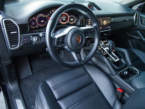 Certified 2023 Porsche Cayenne Platinum Edition AWD/4WD image 4
