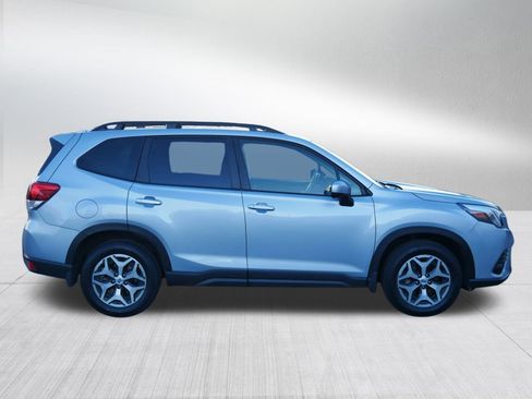 Used 2023 Subaru Forester Premium image 8