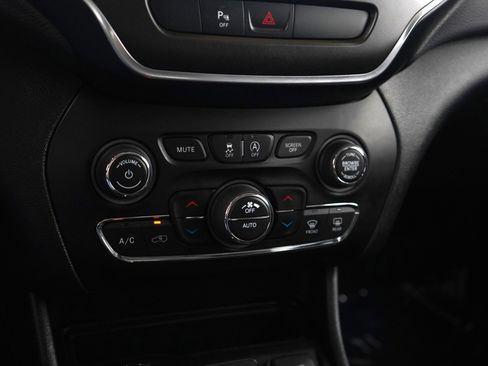 Used 2020 Jeep Cherokee Trailhawk w/ Comfort/Convenience Group image 22