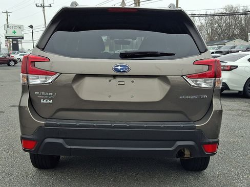 Used 2020 Subaru Forester Premium image 5