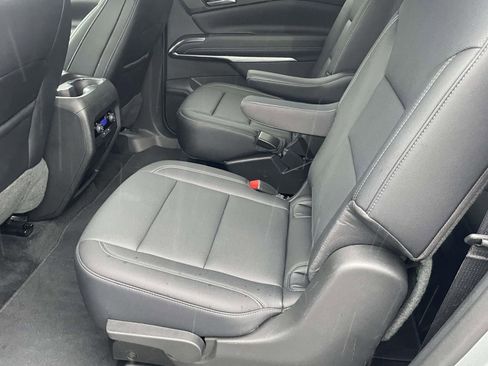 Used 2026 Chevrolet Traverse LT FWD image 10