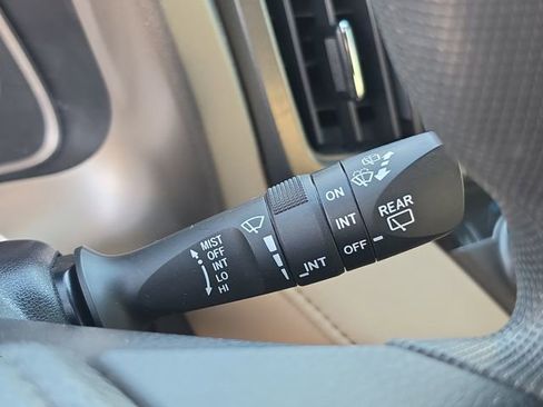 Used 2015 Toyota RAV4 XLE AWD/4WD image 21