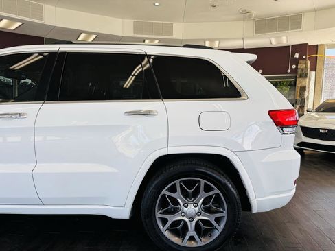 Used 2020 Jeep Grand Cherokee Overland AWD/4WD image 13