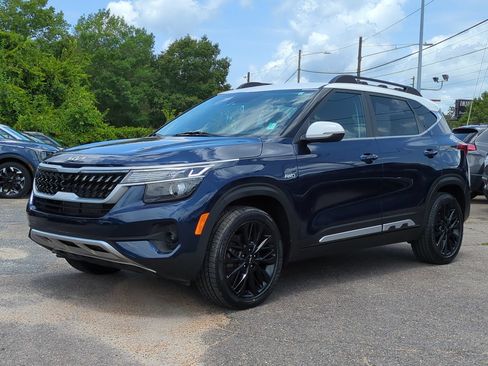 Certified 2022 Kia Seltos Nightfall Edition AWD/4WD image 2