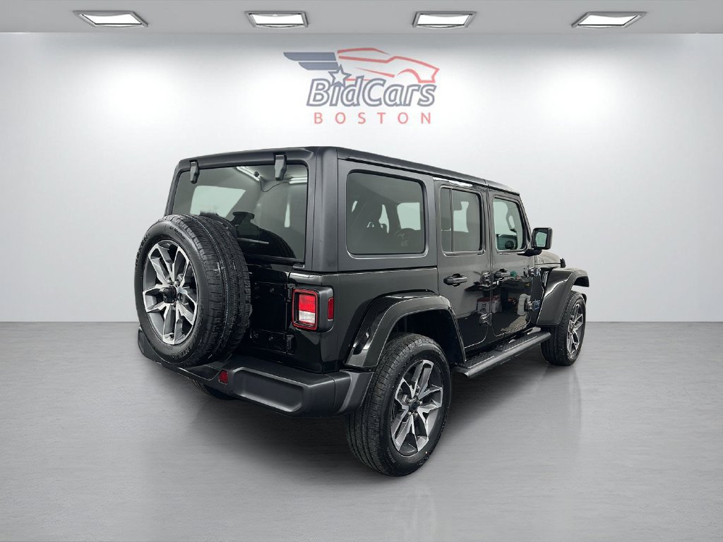 Used 2024 Jeep Wrangler Unlimited w/ Convenience Group AWD/4WD image 4
