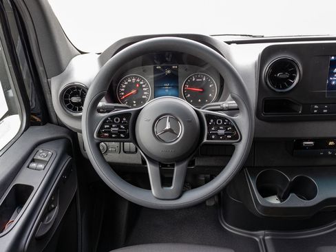 Used 2024 Mercedes-Benz Sprinter 2500 image 18