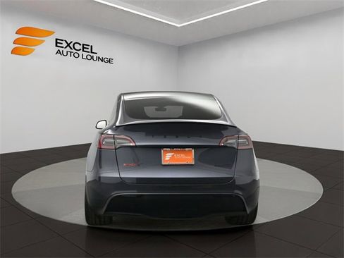 Used 2023 Tesla Model Y Performance image 4