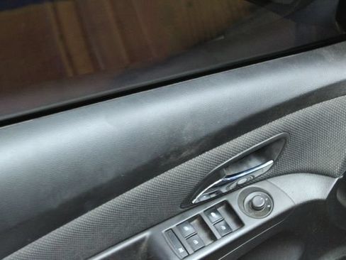 Used 2014 Chevrolet Cruze LT w/ Technology Package FWD image 5