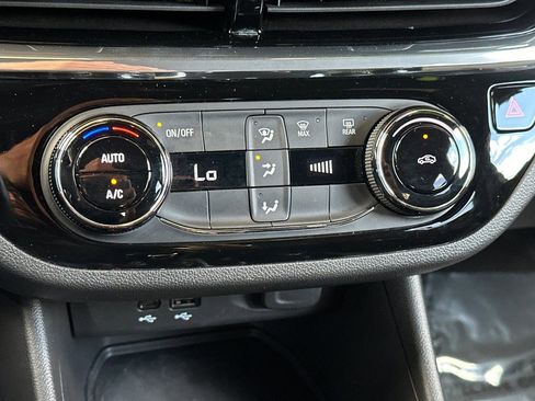 Certified 2025 Buick Envista Sport Touring FWD image 20