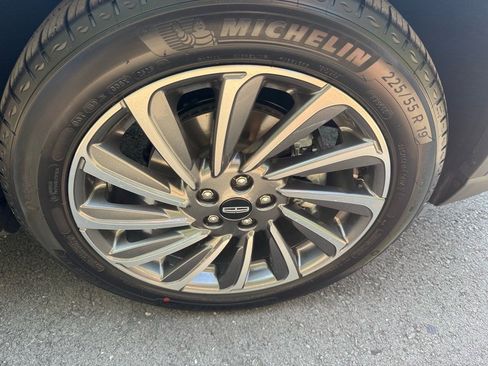 New 2025 Lincoln Corsair Reserve w/ Equipment Group 202A image 9