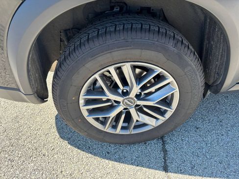 Used 2024 Nissan Rogue S AWD/4WD image 29