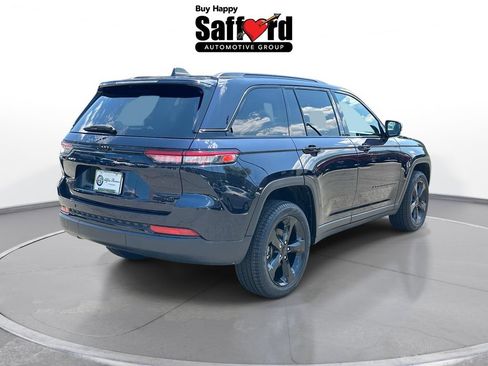 Used 2024 Jeep Grand Cherokee Limited w/ Black Appearance Package AWD/4WD image 8