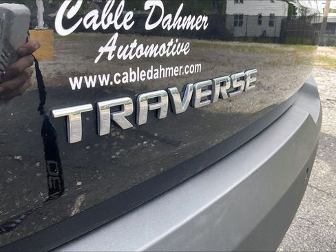 Used 2018 Chevrolet Traverse LT FWD image 32
