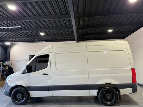 Used 2022 Mercedes-Benz Sprinter 2500 image 7