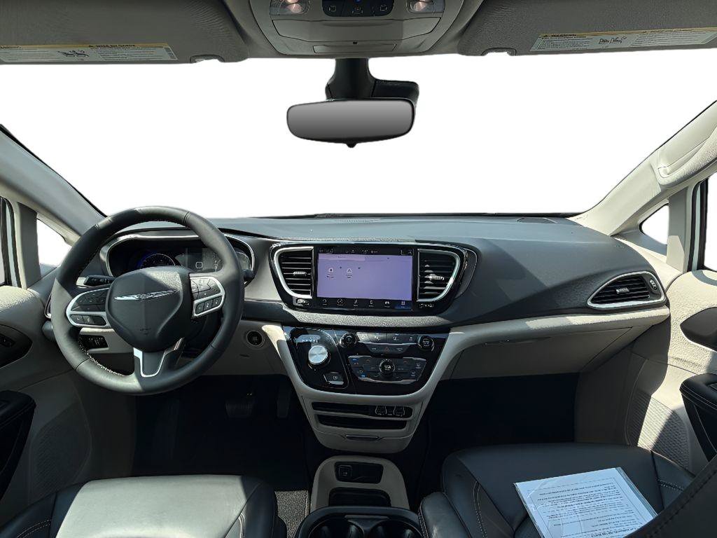 Used 2023 Chrysler Pacifica Touring-L FWD image 10