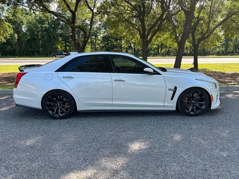 Used 2019 Cadillac CTS V w/ Carbon Fiber Package RWD image 5