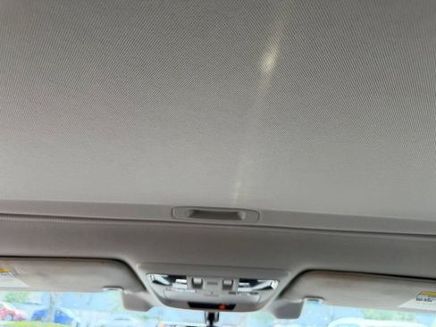 Used 2017 Subaru Outback 2.5i Limited AWD/4WD image 21