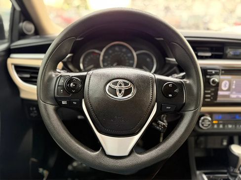 Used 2015 Toyota Corolla LE FWD image 18