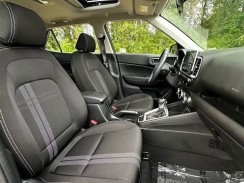 Certified 2025 Hyundai Venue SEL FWD image 20
