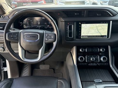 Used 2022 GMC Yukon XL Denali image 8