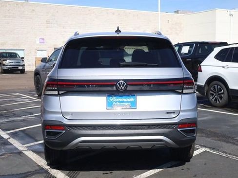 New 2026 Volkswagen Taos SE image 5