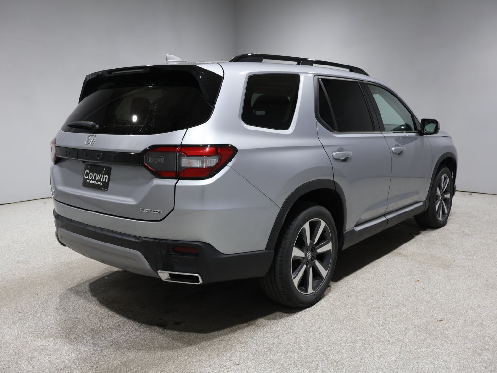 Used 2024 Honda Pilot Touring image 2