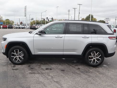 New 2025 Jeep Grand Cherokee Limited w/ Trailer Tow Package image 20