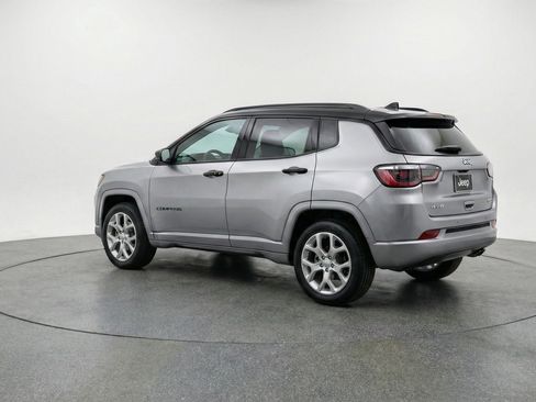 Used 2025 Jeep Compass Limited image 6