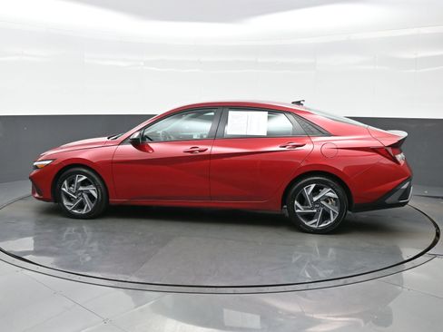 Certified 2025 Hyundai Elantra Sport FWD image 3