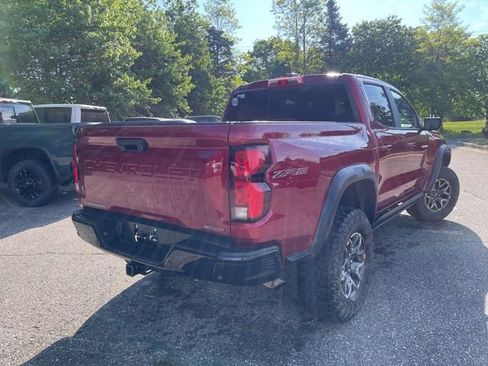 Used 2024 Chevrolet Colorado ZR2 w/ Technology Package AWD/4WD image 3