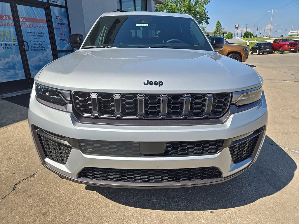 New 2026 Jeep Grand Cherokee L Limited w/ Limited Altitude Package AWD/4WD image 13