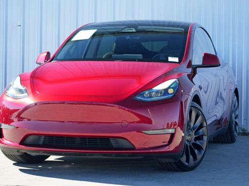 Used 2024 Tesla Model Y Performance image 3