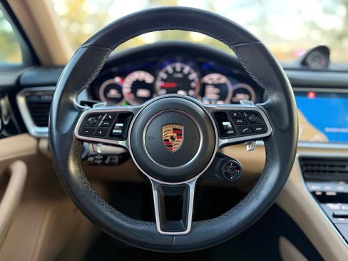 Used 2018 Porsche Panamera 4S image 24