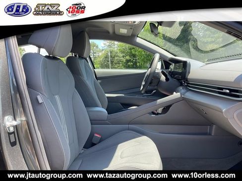 Used 2024 Hyundai Elantra SEL FWD image 10