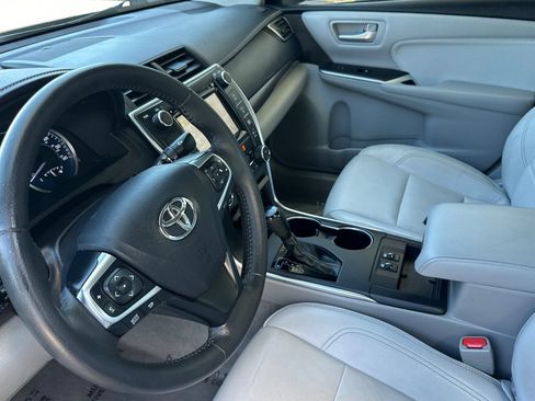 Used 2017 Toyota Camry XLE w/ Moonroof Package FWD image 11