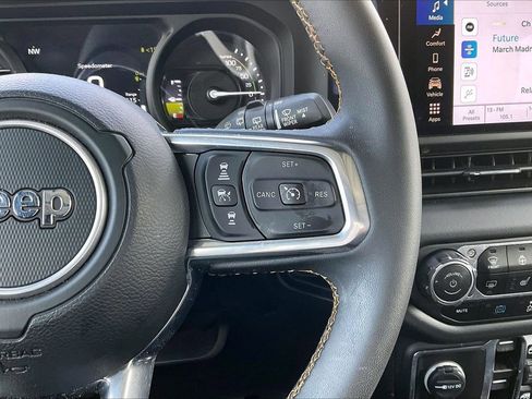 Used 2024 Jeep Wrangler Unlimited Sahara image 29