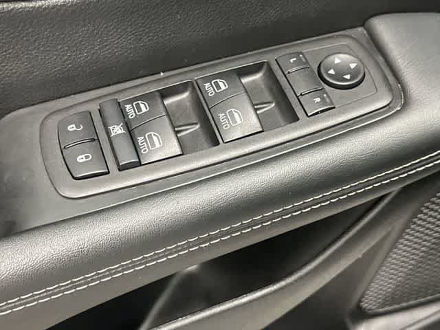 Used 2025 Chrysler Pacifica Select FWD image 20