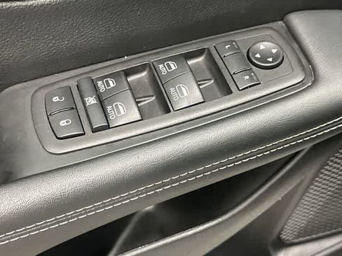 Used 2025 Chrysler Pacifica Select FWD image 20