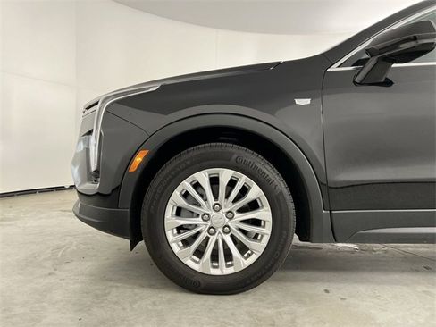Certified 2024 Cadillac XT4 Luxury w/ Cold Weather Package image 33