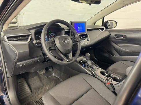 Used 2025 Toyota Corolla LE w/ LE Premium Package FWD image 11